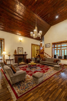 ama stays and trails ramgarh heritage villa manali