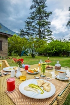 ama stays and trails ramgarh heritage villa manali