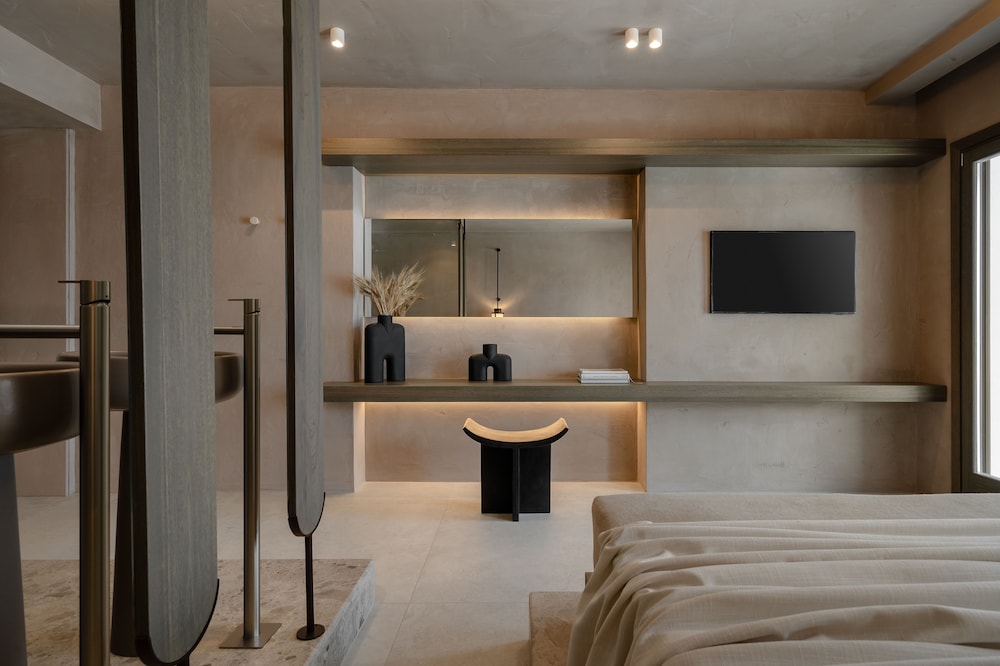 naxos rhyton adults only