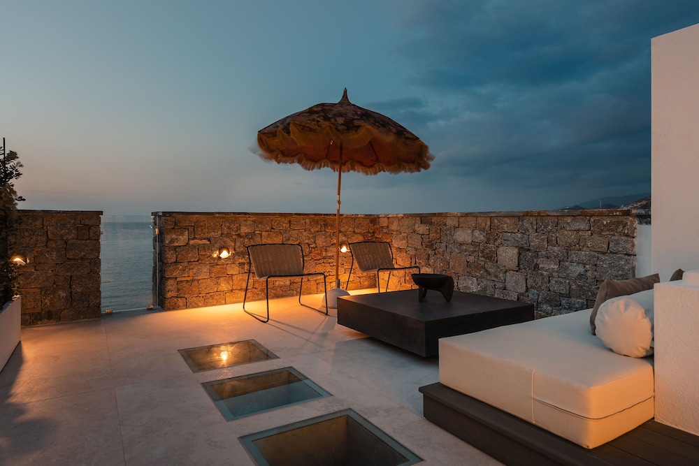 naxos rhyton adults only