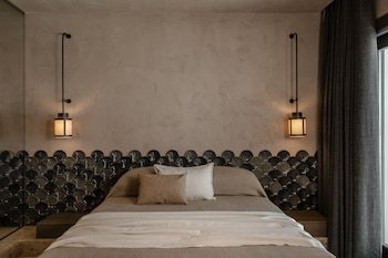 naxos rhyton adults only