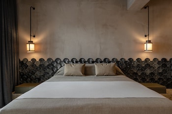 naxos rhyton adults only