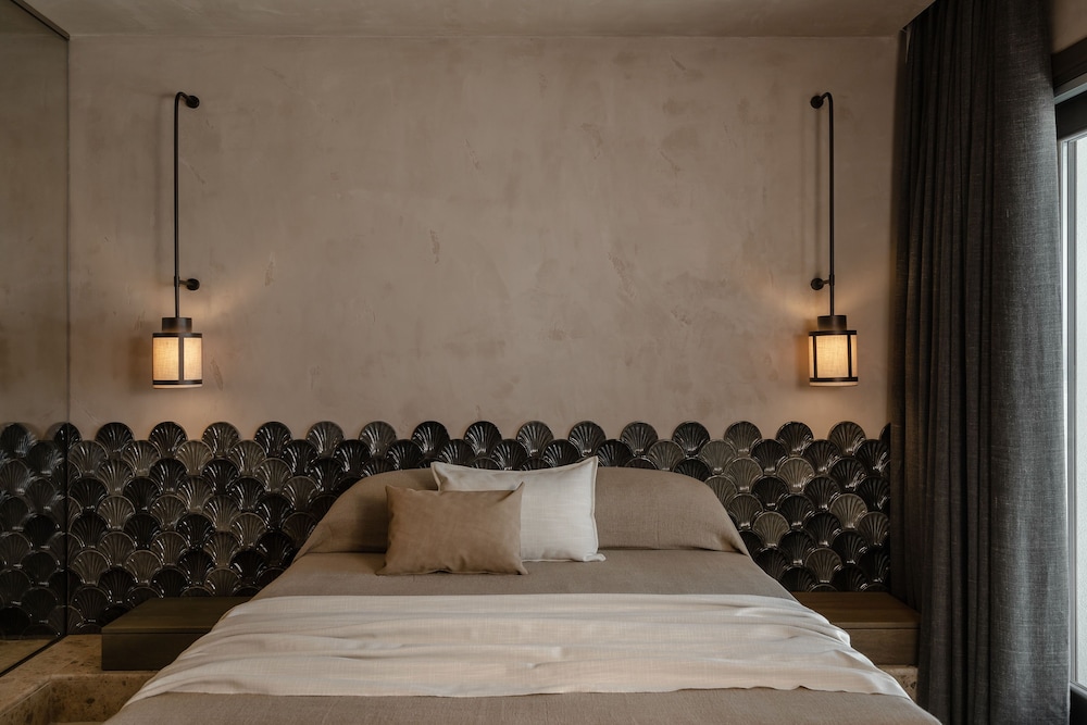 naxos rhyton adults only