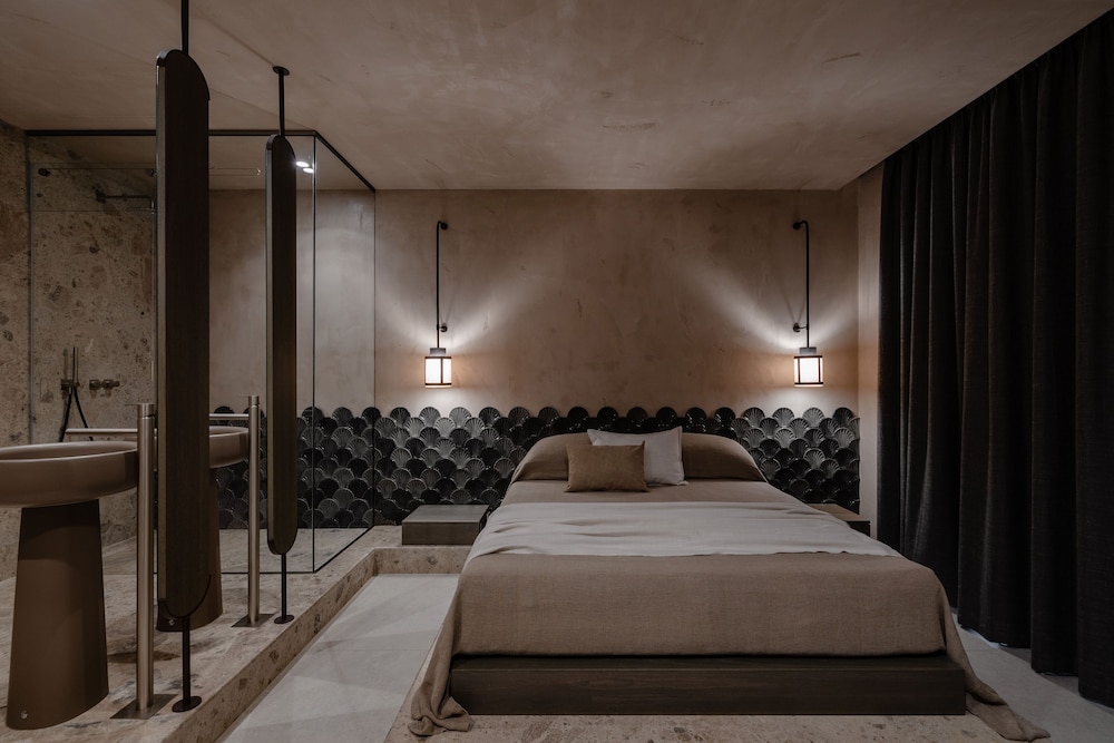 naxos rhyton adults only