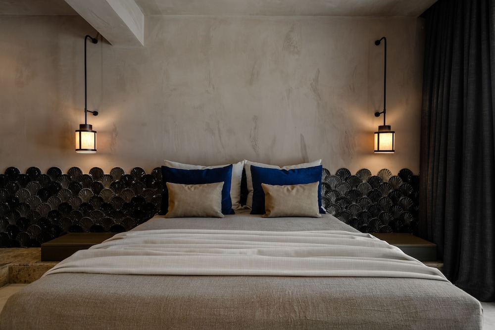 naxos rhyton adults only