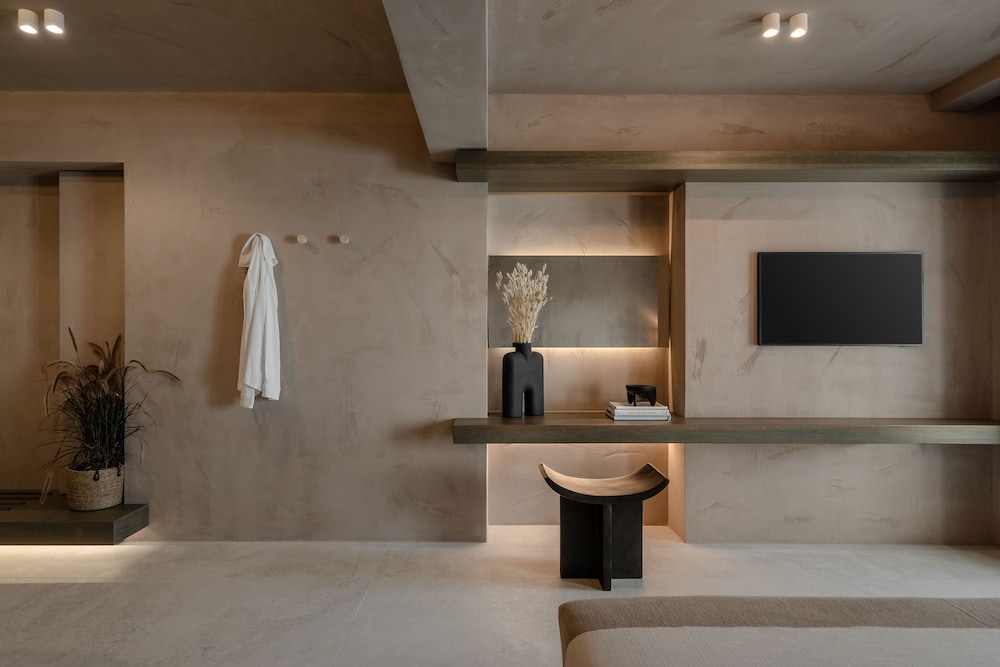 naxos rhyton adults only