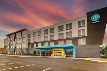 tru by hilton leland wilmington