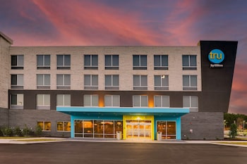 tru by hilton leland wilmington