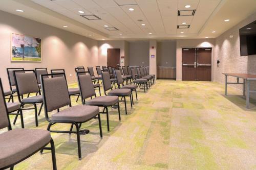 home2 suites by hilton alcoa knoxville airport