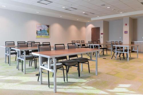 home2 suites by hilton alcoa knoxville airport