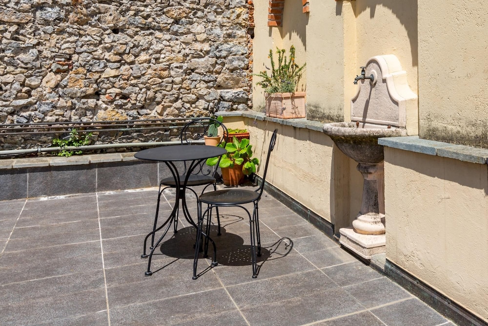 lake view terrace apartment