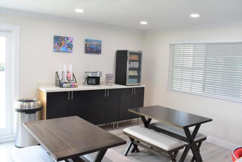 signature anaheim maingate