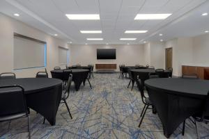 holiday inn express and suites oscoda an ihg hotel