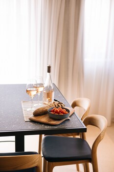 mirthea suites