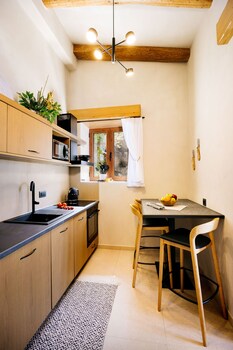 mirthea suites