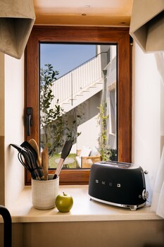 mirthea suites
