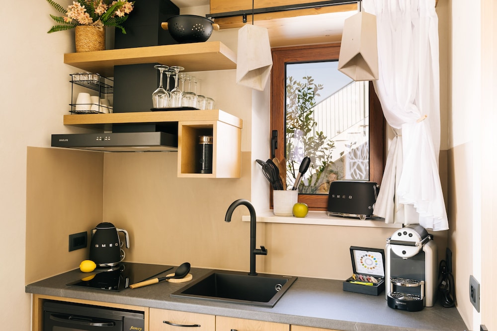 mirthea suites
