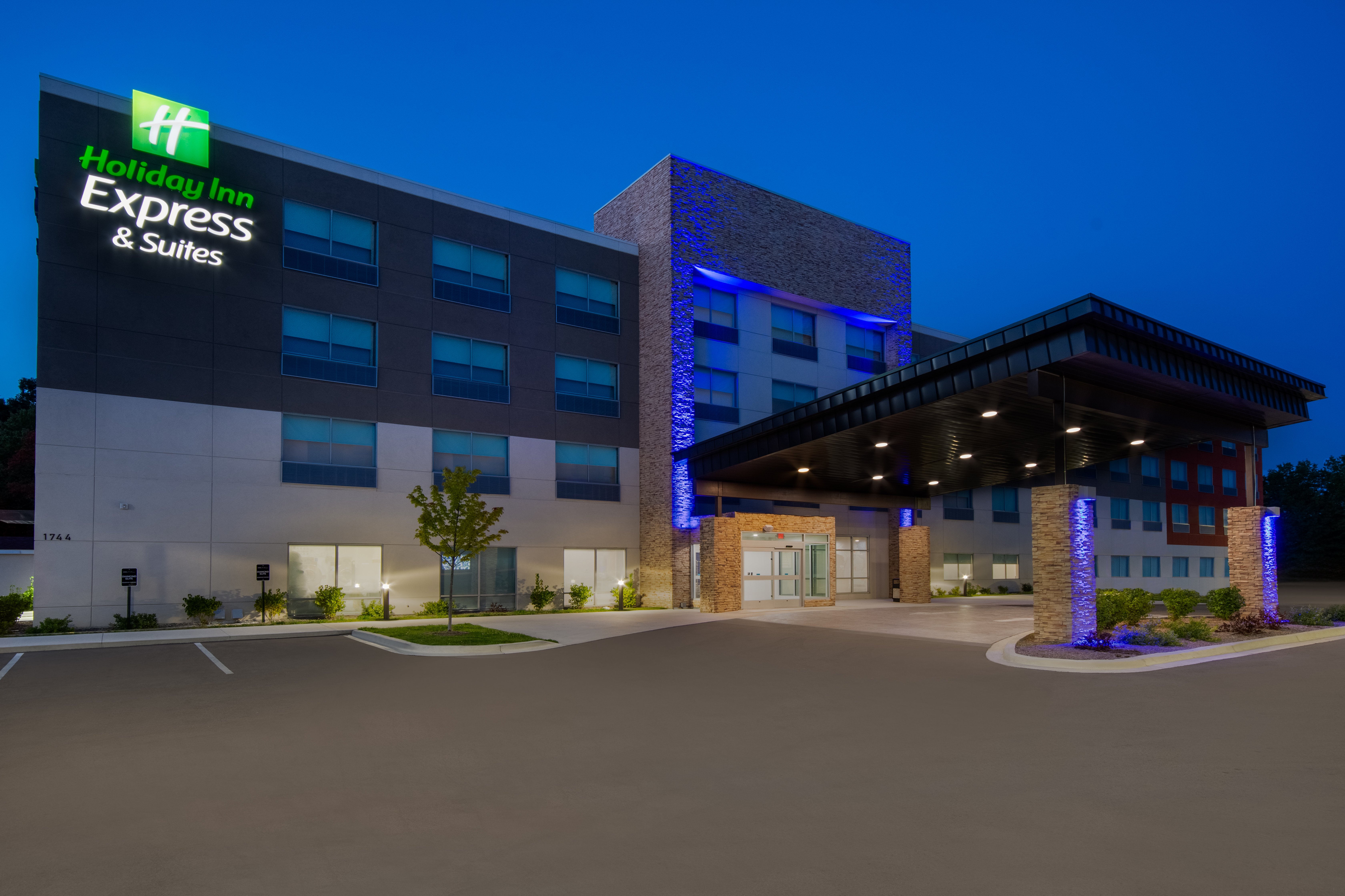 holiday inn express and suites muskegon grand haven