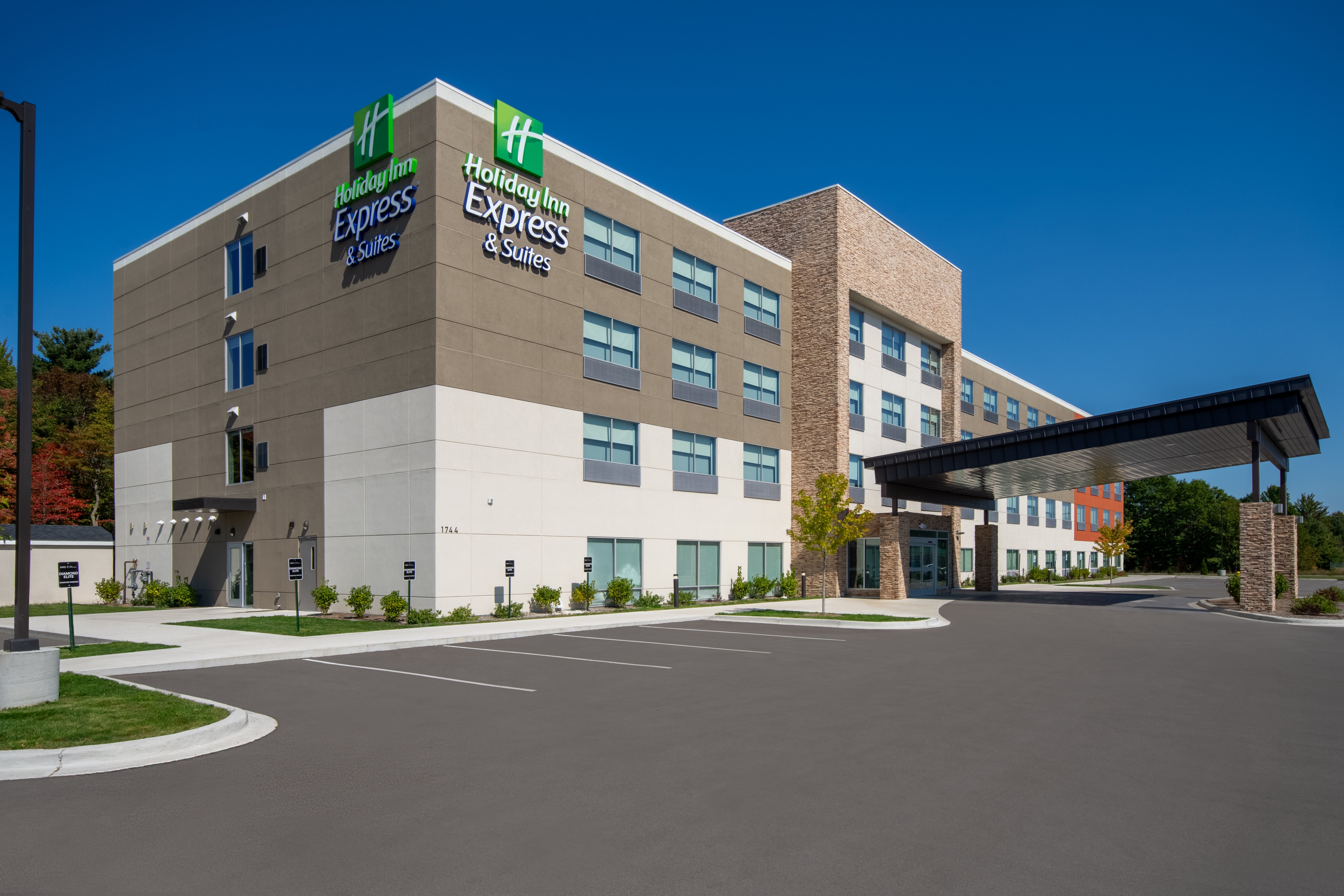 holiday inn express and suites muskegon grand haven