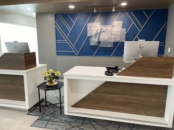 holiday inn express and suites muskegon grand haven