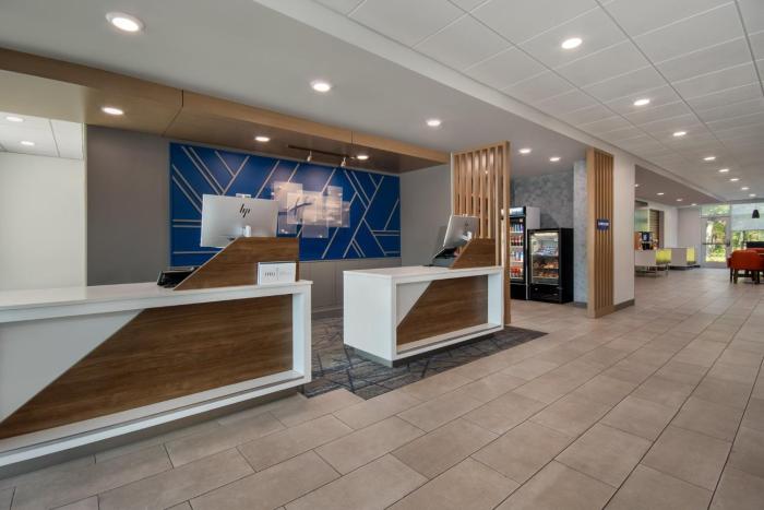 holiday inn express and suites muskegon grand haven