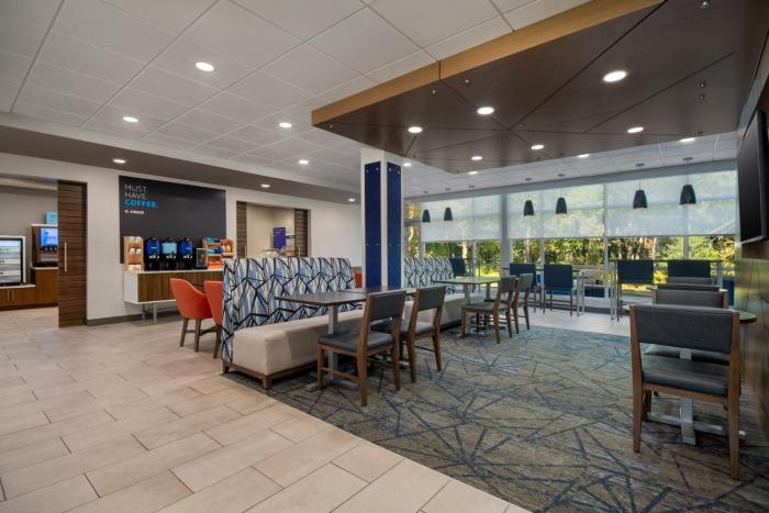 holiday inn express and suites muskegon grand haven