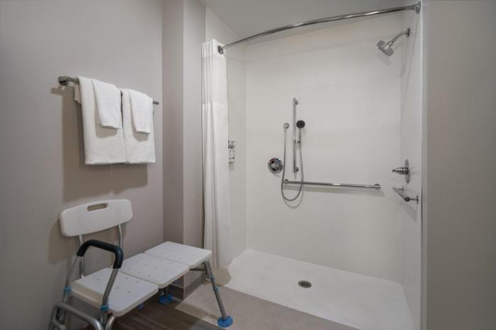 holiday inn express and suites muskegon grand haven