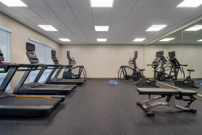 holiday inn express and suites muskegon grand haven