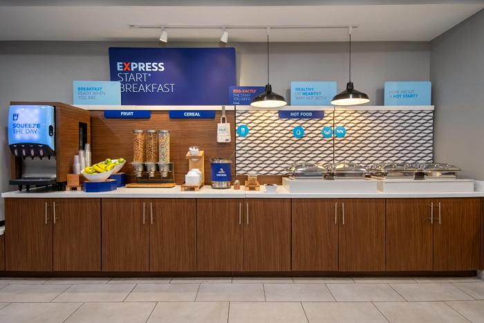 holiday inn express and suites muskegon grand haven