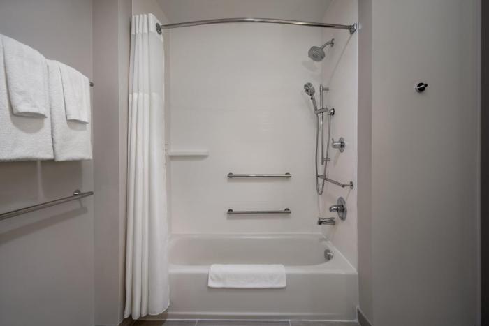 holiday inn express and suites muskegon grand haven