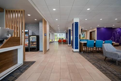 holiday inn express and suites muskegon grand haven