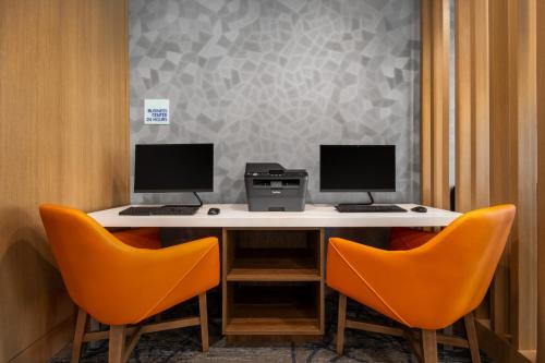 holiday inn express and suites muskegon grand haven