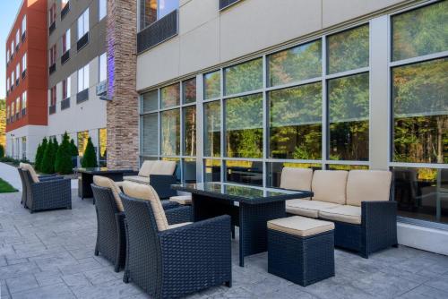holiday inn express and suites muskegon grand haven