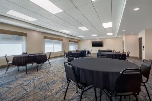 holiday inn express and suites muskegon grand haven
