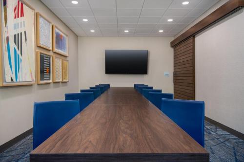 holiday inn express and suites muskegon grand haven