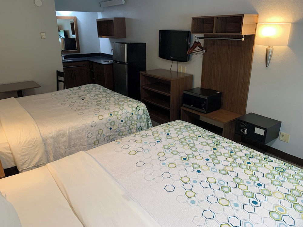 hometowne studios by red roof mystic new london