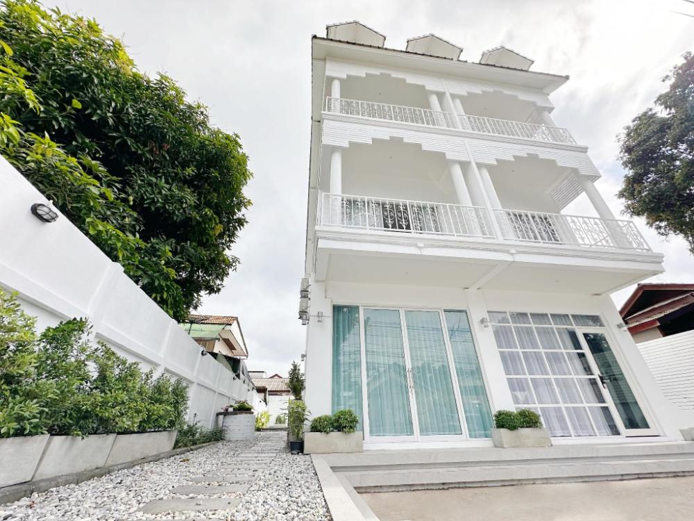 the white house rachamankha