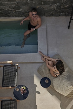 alaso design suites adults only