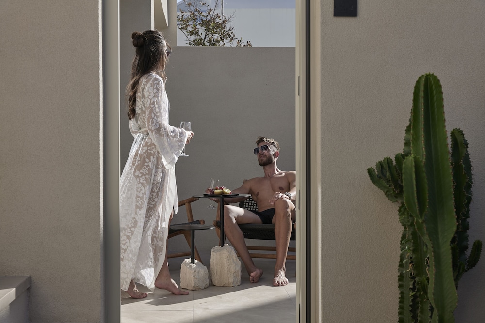 alaso design suites adults only
