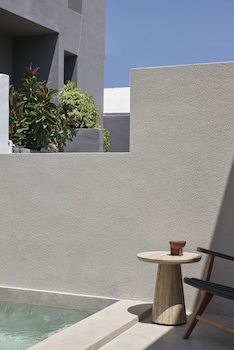 alaso design suites adults only