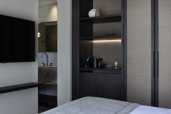 alaso design suites adults only