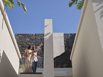alaso design suites adults only