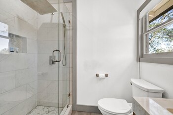 luxury 1 acre oasis with hot tub firepit near main