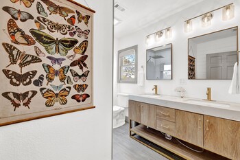 luxury 1 acre oasis with hot tub firepit near main