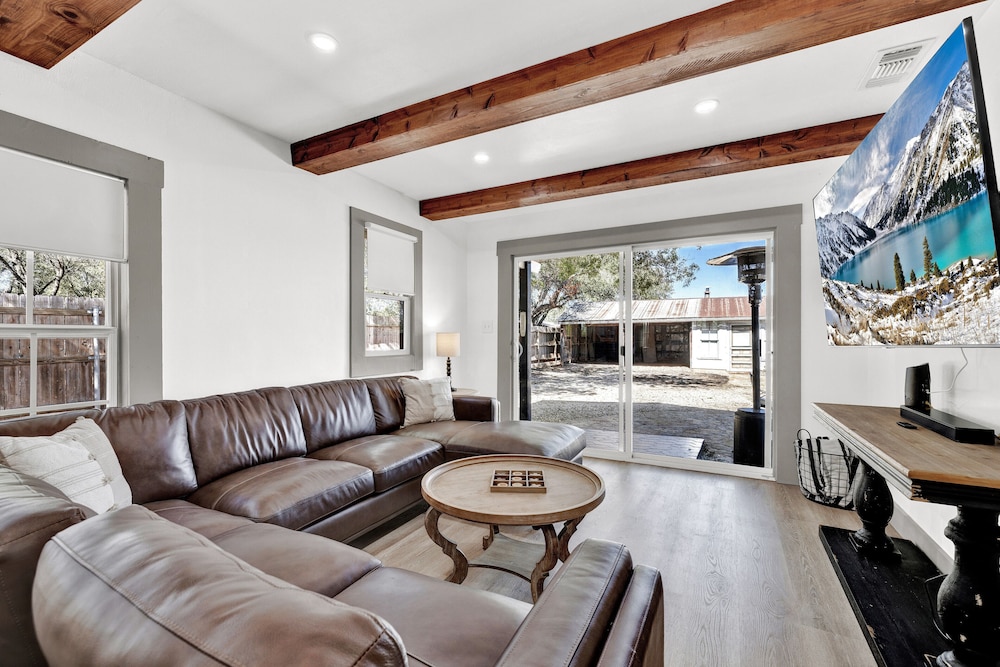 luxury 1 acre oasis with hot tub firepit near main