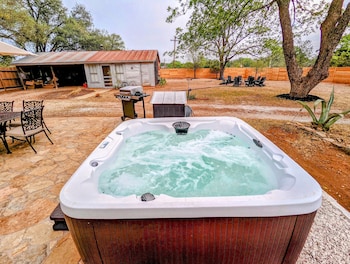 luxury 1 acre oasis with hot tub firepit near main