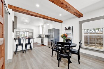 luxury 1 acre oasis with hot tub firepit near main