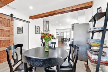 luxury 1 acre oasis with hot tub firepit near main