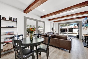 luxury 1 acre oasis with hot tub firepit near main