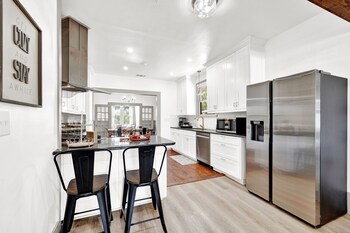 luxury 1 acre oasis with hot tub firepit near main